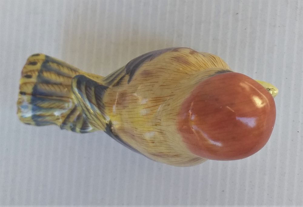 Oiseau en porcelaine ou ceramique Hauteur 6 cm 