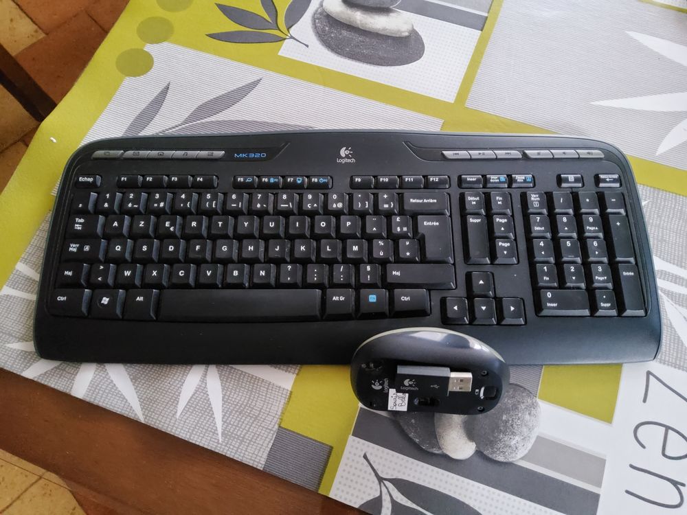 clavier, cam&eacute;ra Matériel informatique