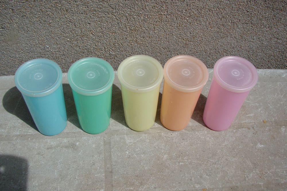 Lot de 5 gobelets / verres TUPPERWARE vintage ann&eacute;es 1960
Cuisine