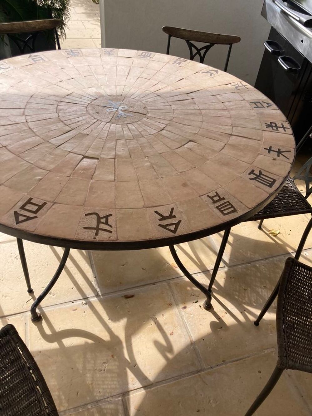 Tr&egrave;s belle table fer forg&eacute; / c&eacute;ramique Jardin