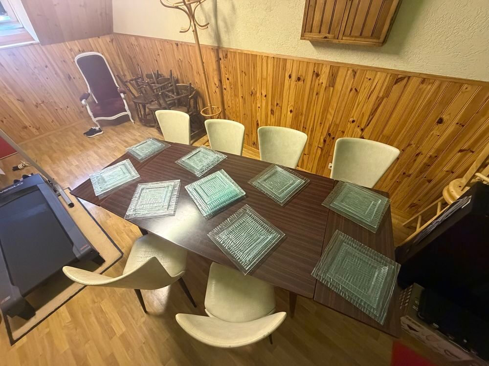 Table avec ses rallonges et six chaises Meubles