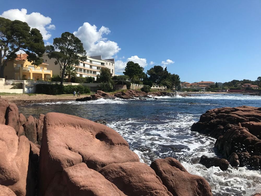   studio pieds dans l eau Provence-Alpes-Côte d'Azur, Saint-Raphaël (83700)
