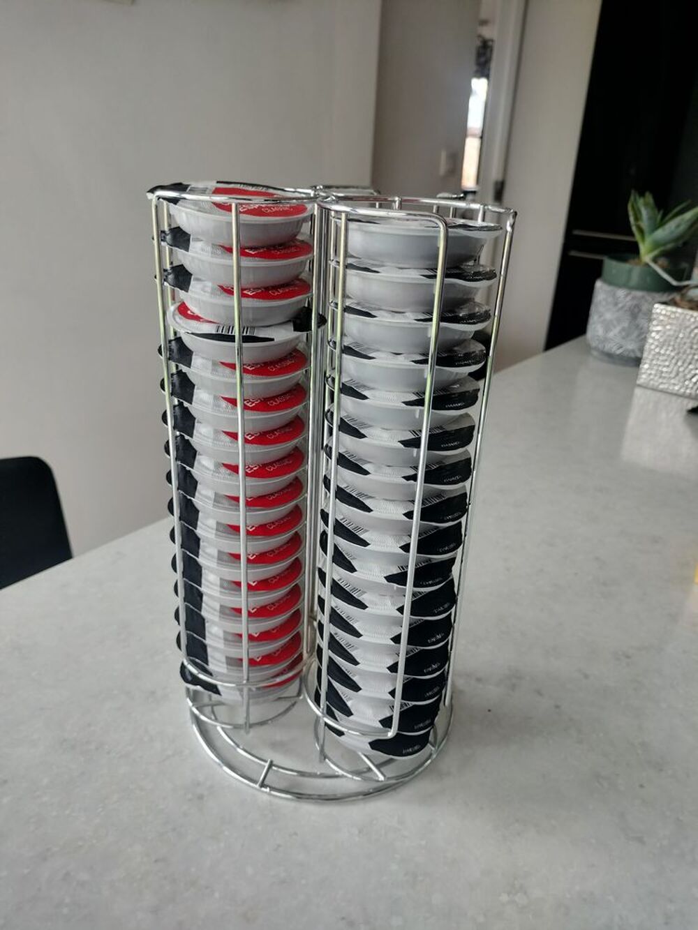 Support avec 81 capsules Tassimo Electroménager