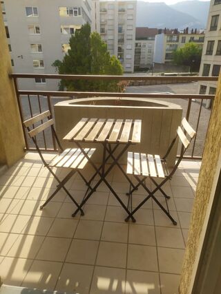  Appartement à louer 3 pièces 68 m²