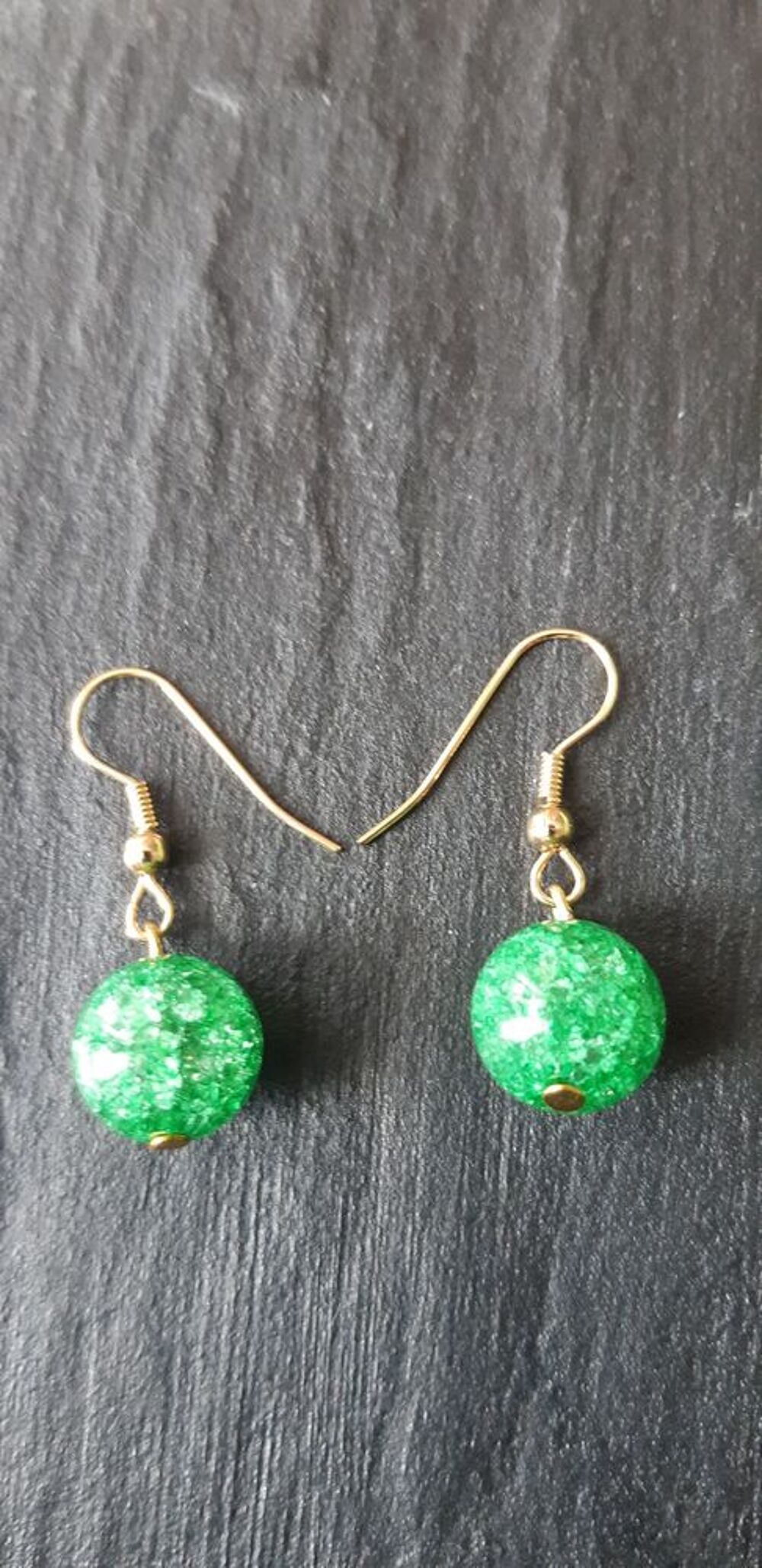 boucles d'oreilles peinte en vert Bijoux et montres