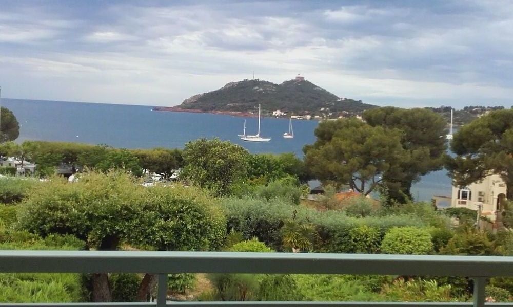   Appartement vue mer bord de plage avec piscines et parking Provence-Alpes-Côte d'Azur, Agay (83530)