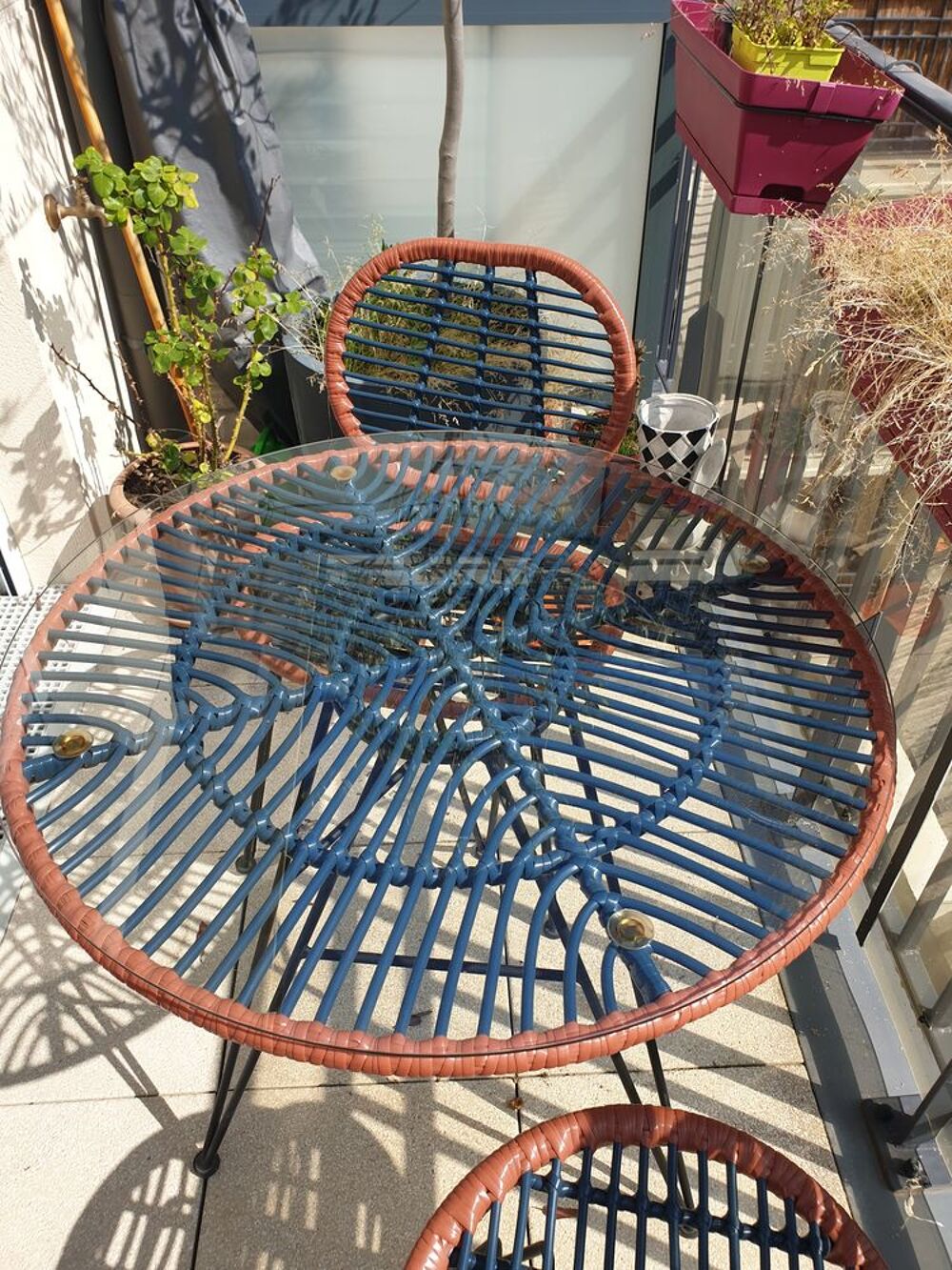table et cahises de balcon Jardin
