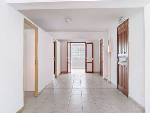&Agrave; louer – Immeuble de bureaux non meubl&eacute; 80 m&sup2; – Emplacement central Basse-Terre 1600 97100 Basse-terre