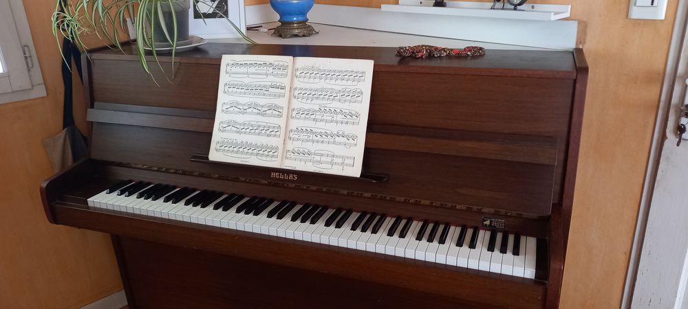 Piano droit hellas Instruments de musique