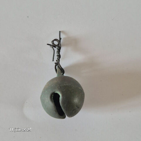 Ancien grelot en laiton , 20 mm , en parfait tat de marche  5 Saumur (49)