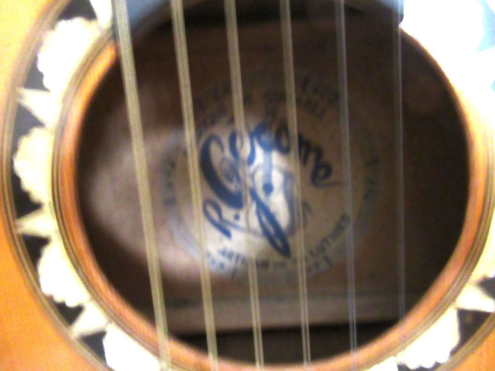 guitare s&egrave;che Instruments de musique