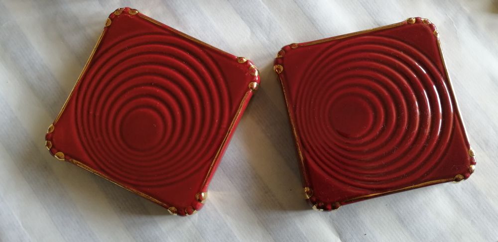 lot dessous de plat, de bouteilles, et porte-couteaux Décoration