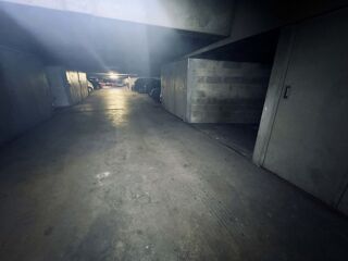  Parking / Garage  vendre 12 m