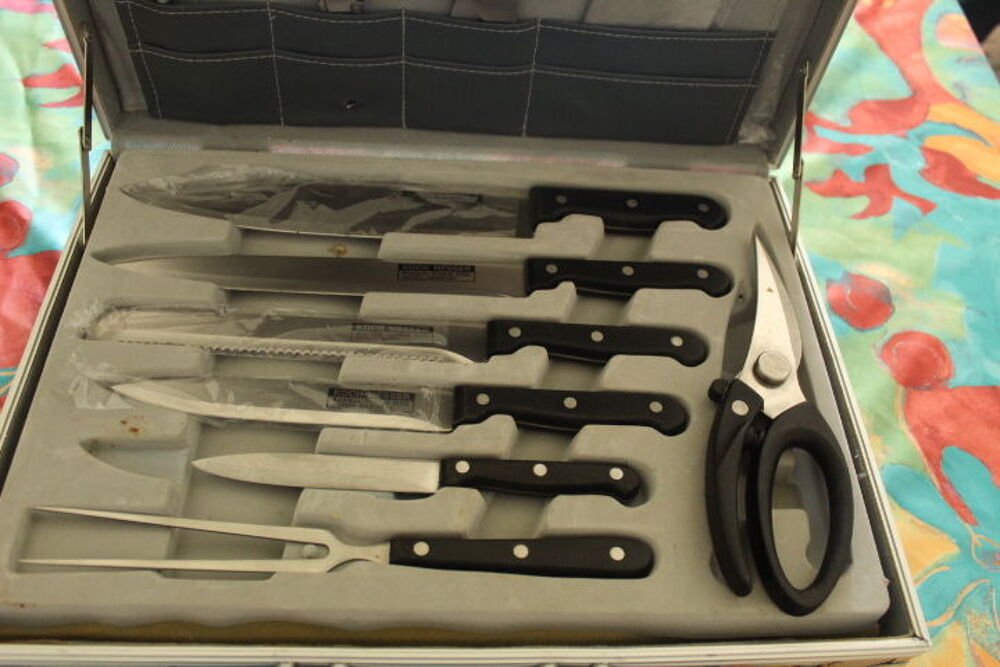 mallette couteaux et ustensiles cuisine dont 1 partie neufs Cuisine