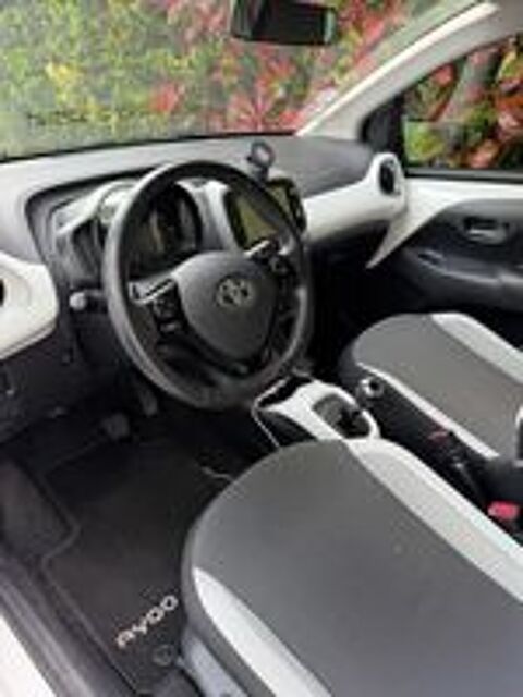 Aygo 1.0 VVT-i x-shift x-play 2016 occasion 78450 Villepreux