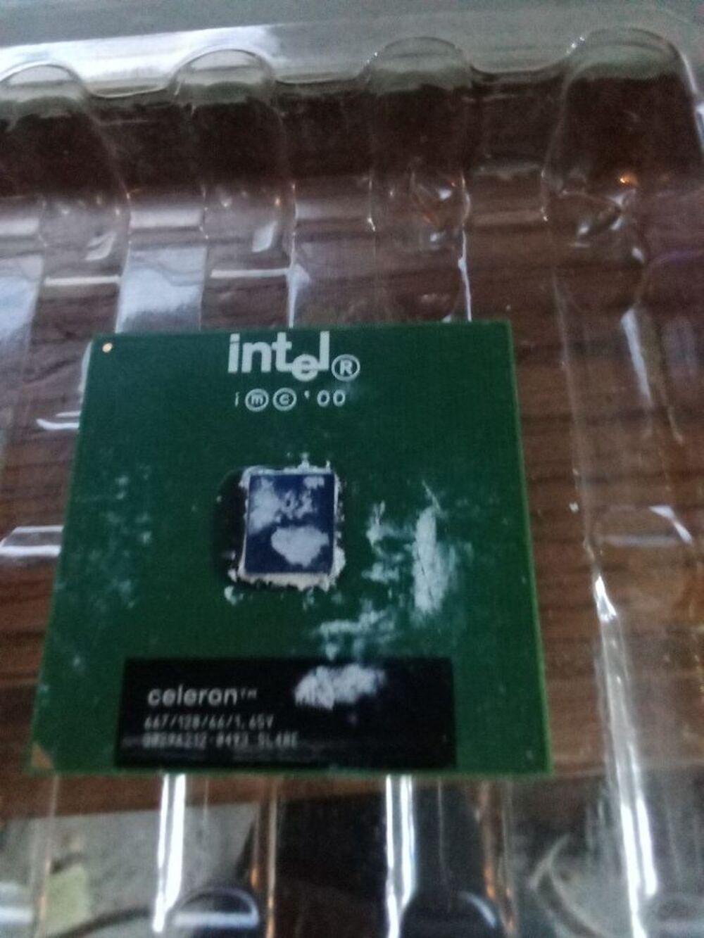 processeur celeron s70 a 667MHZ BUS 66 Matériel informatique