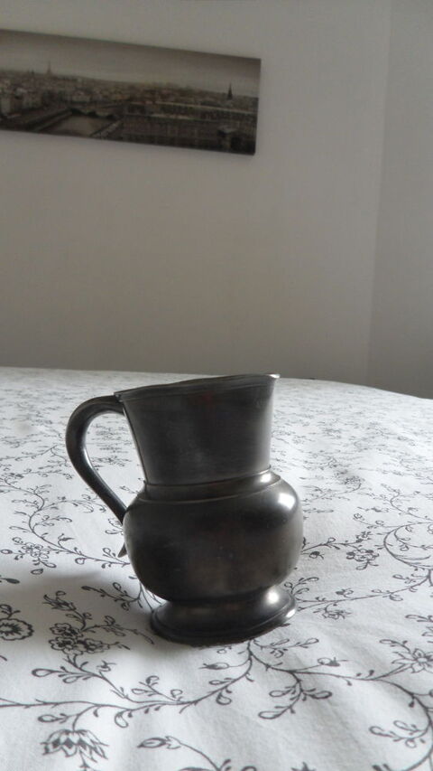 Pichet en �tain 10 La Chapelle-Saint-Mesmin (45)