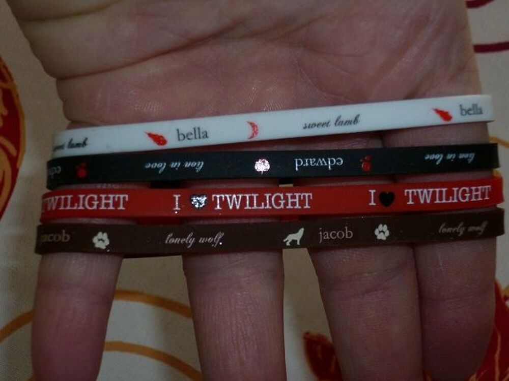 Lot bracelet Twilight edward bella jacob film cin&eacute; Bijoux et montres
