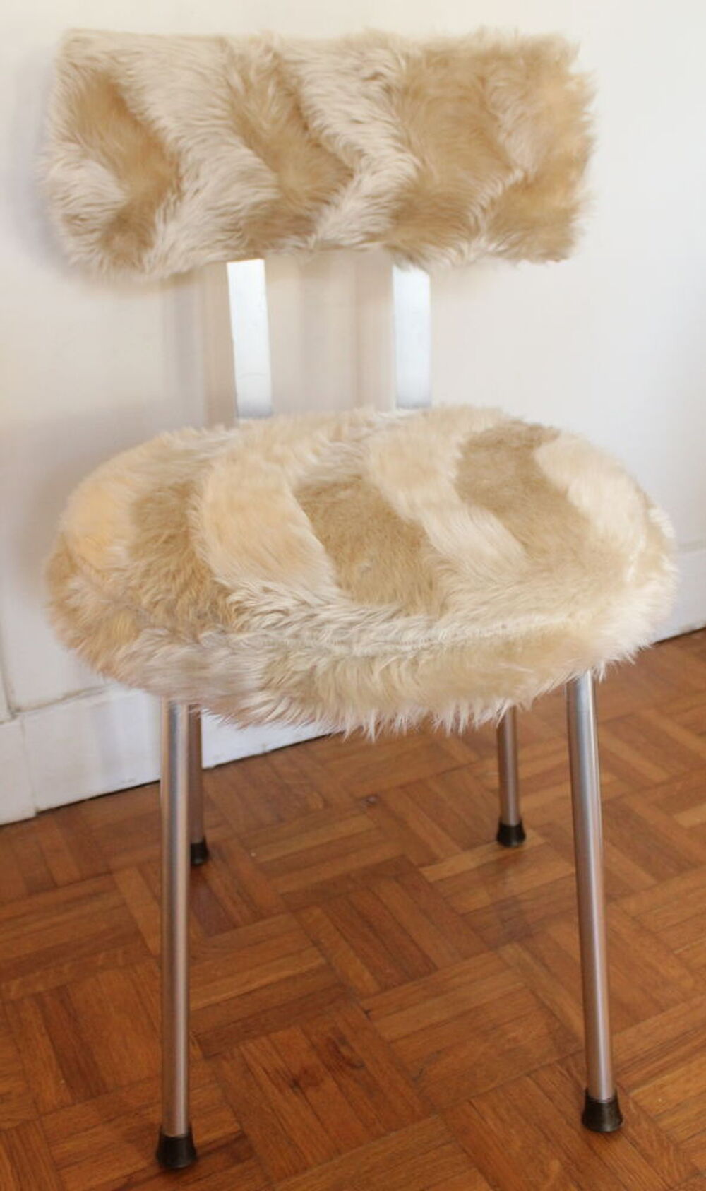 Chaise poilue ou moumoute coiffeuse design 70's Pelfran Meubles