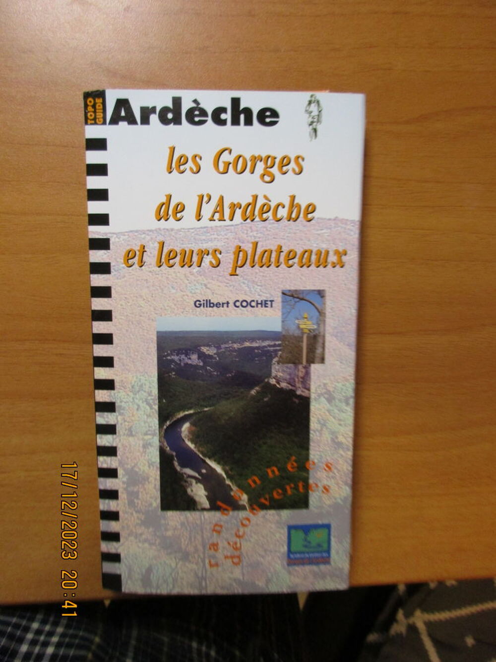 Documents pour promenades et randonn&eacute;es p&eacute;destres et v&eacute;los Livres et BD