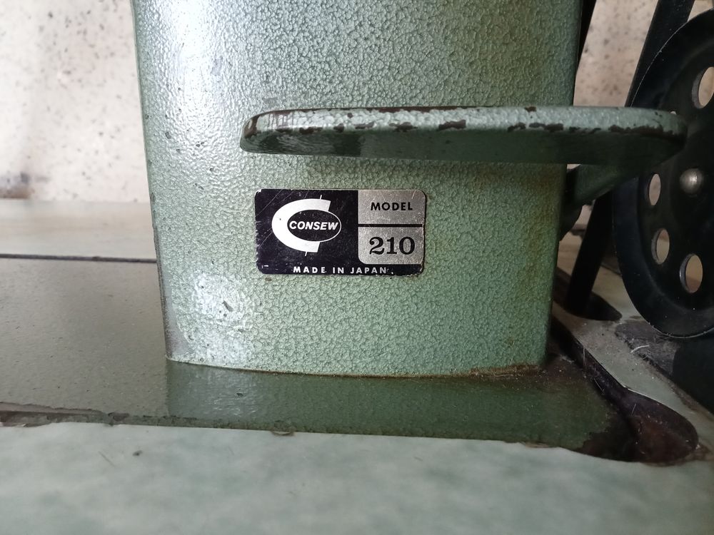 machine &agrave; coudre prof CONSEW MODEL 210 Electroménager