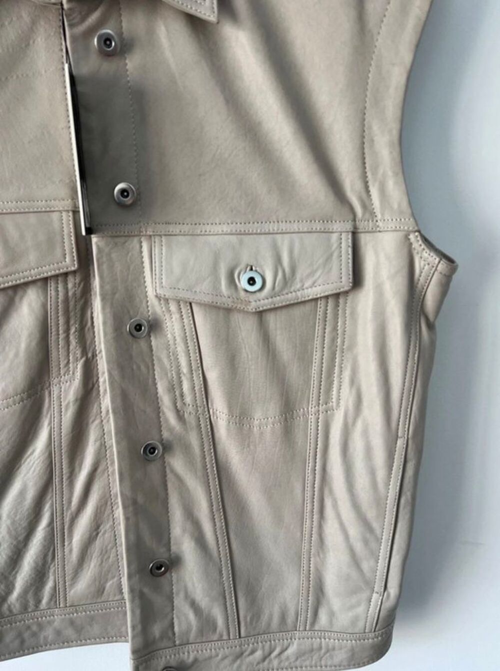 Veste en cuir Alter Ego disponible en couleur cr&egrave;me et noir Vêtements