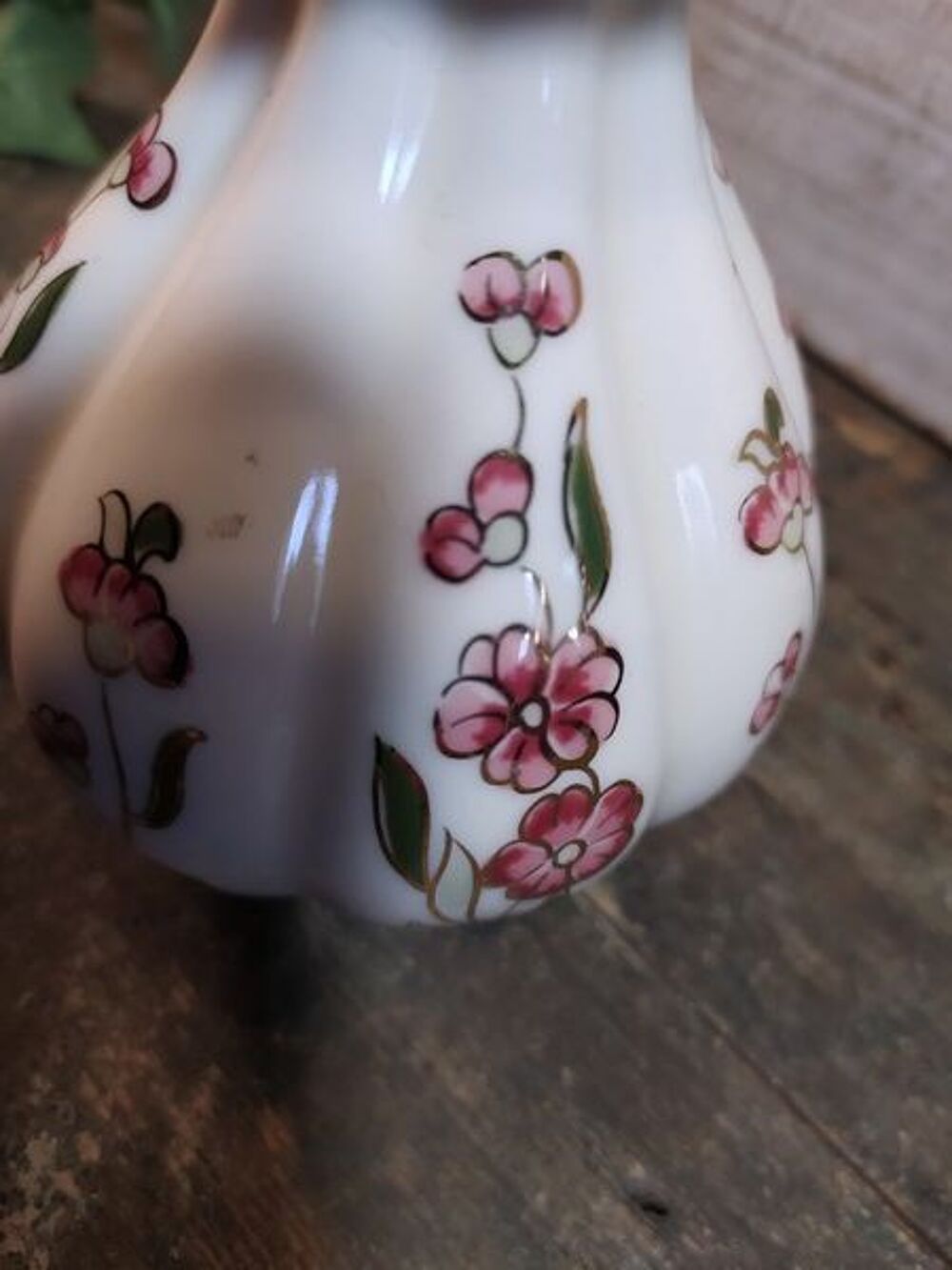Petit Vase Porcelaine de Zsolnay Hungary Pecs D&eacute;cor Fleurs. Dcoration