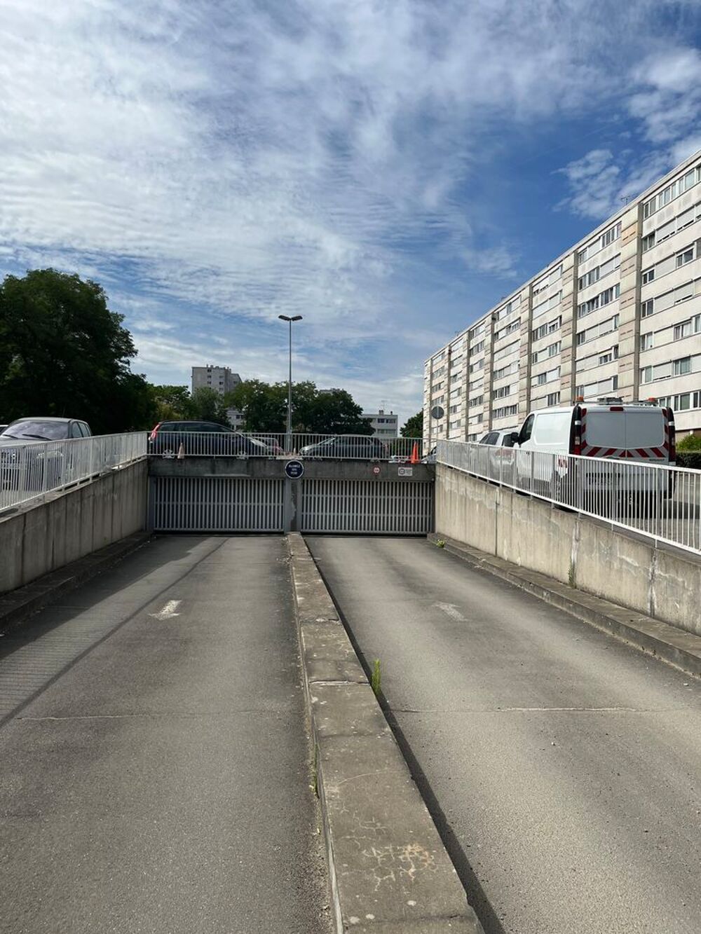 Vente Parking/Garage Box fermé sécurisé 12 m² ? Centre Ris-Orangis Ris-orangis