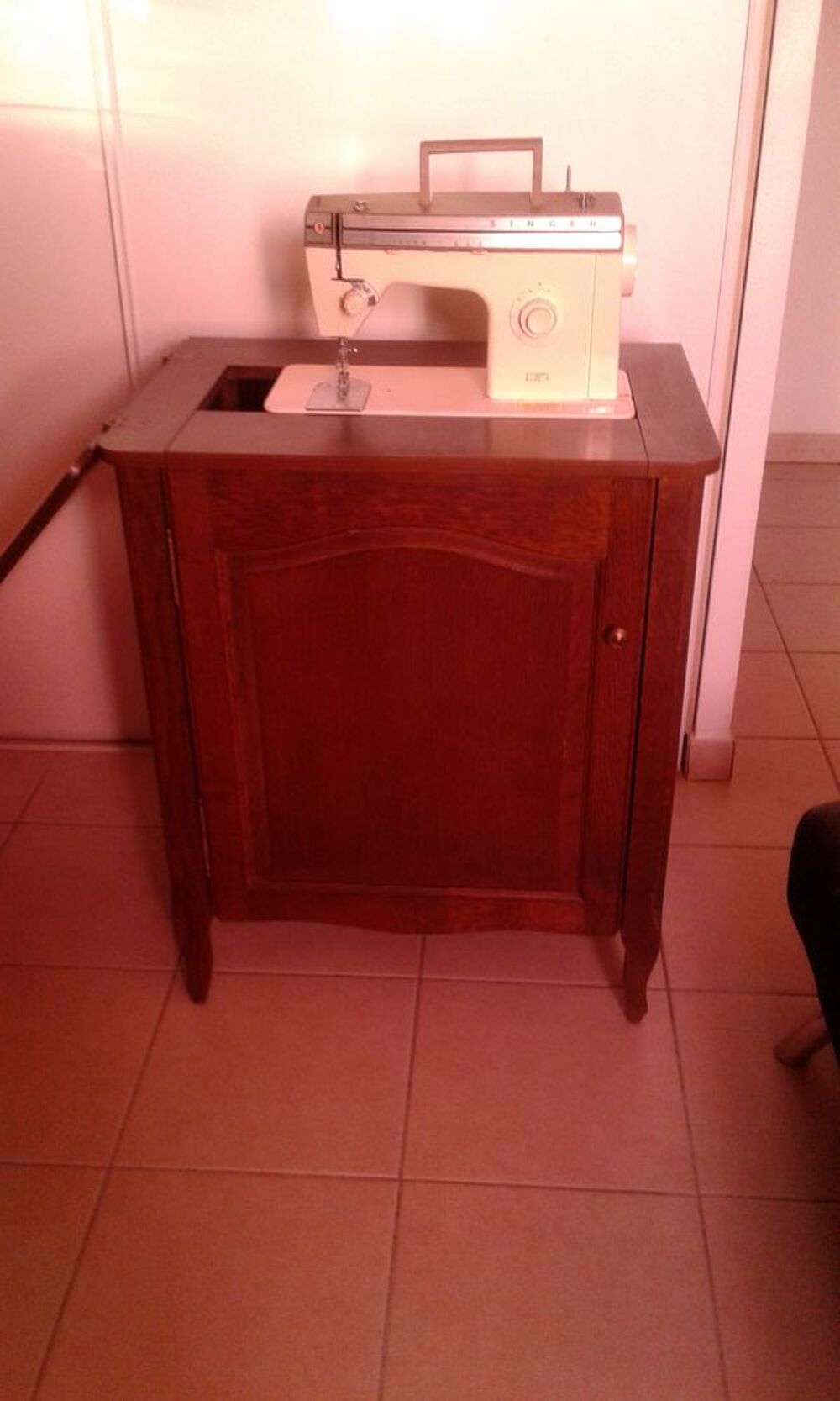 Meuble , machine &agrave; coudre. Meubles