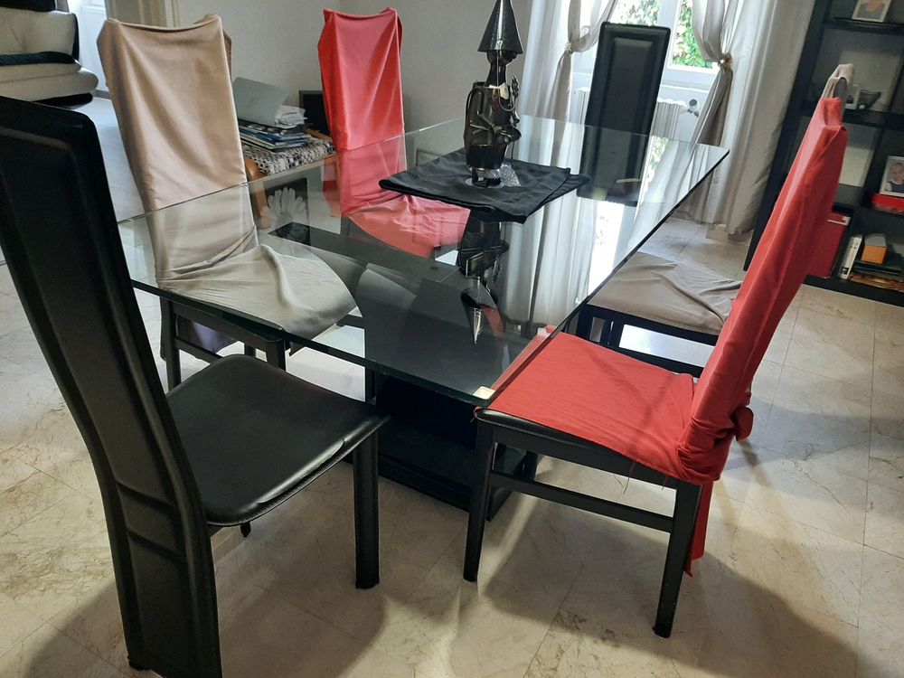 Table et chaises en tr&egrave;s bon &eacute;tat.
Venir les recuperer Meubles