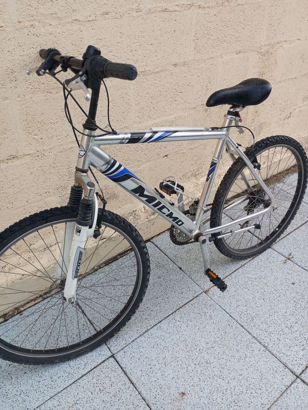 2VTT Homme XL femme L Vélos