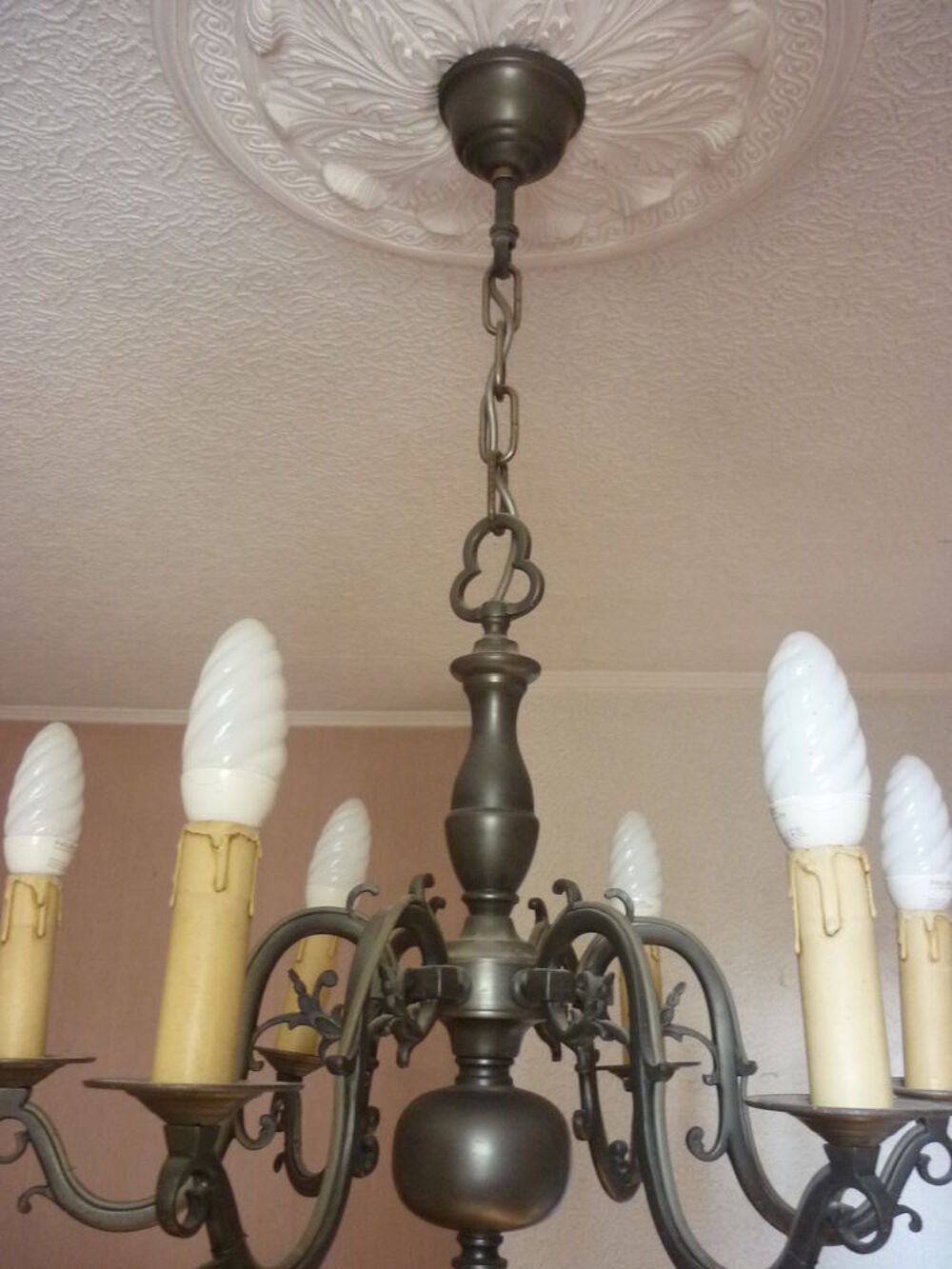 Lustre en &eacute;tain avec six bougies Décoration