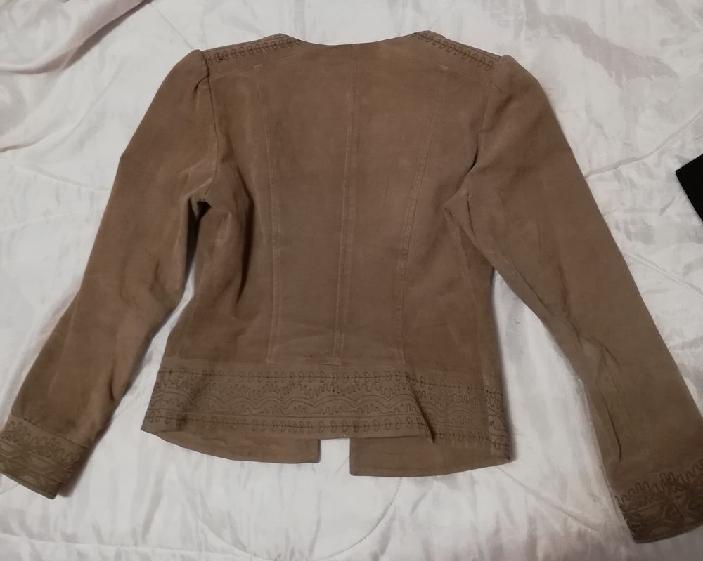 veste daim brod&eacute;e Vêtements
