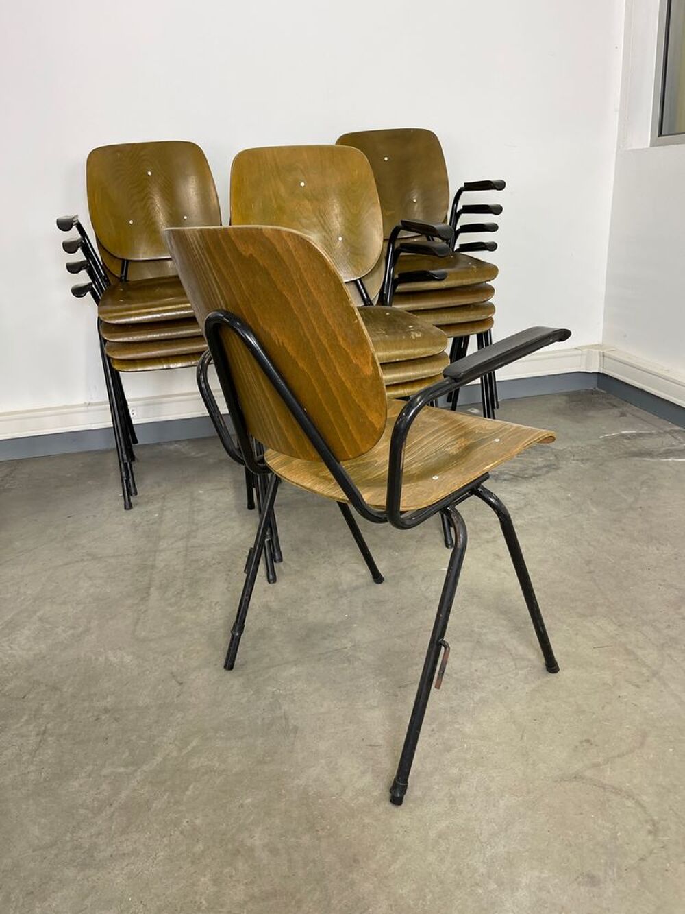 Lot de 12 fauteuil type Kho Liang couleur bronze acier noir Meubles