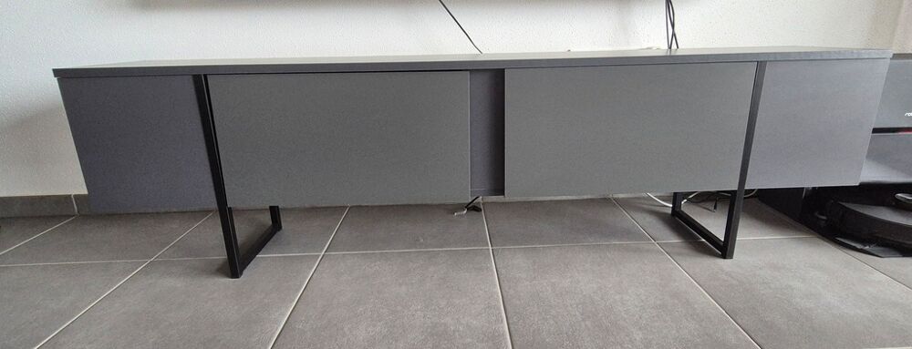 Buffet bas moderne avec portes ouvertes Meubles
