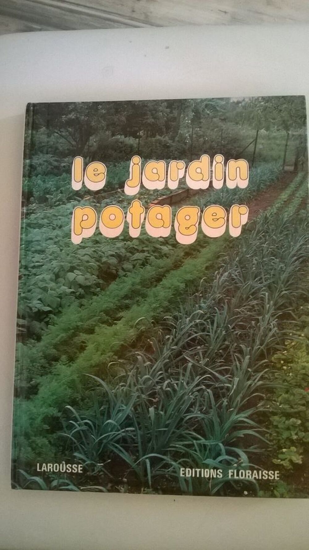 Livre 
Tout pour r&eacute;ussir le Jardin du Potager
1976 
Exce Livres et BD