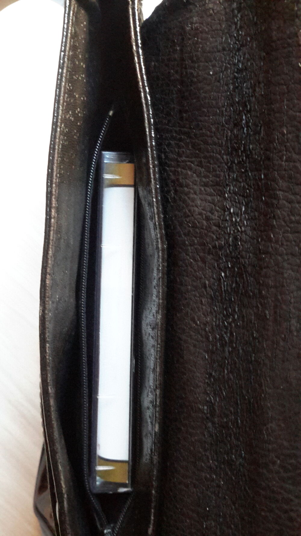 Sac &agrave; main / pochette vernis Marque Apollo
Tr&egrave;s bon &eacute;tat Maroquinerie