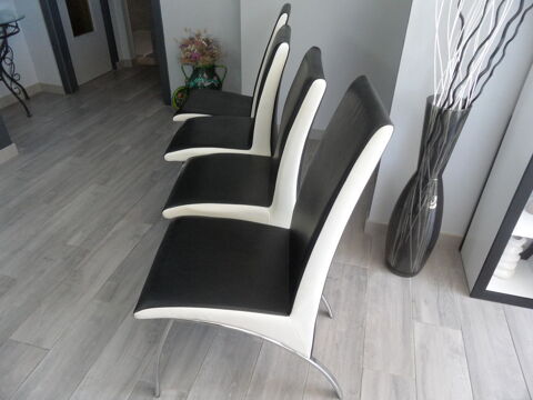 Lot de 4 chaises rembourrées en simili cuir en très bon état Gérardmer (88)
