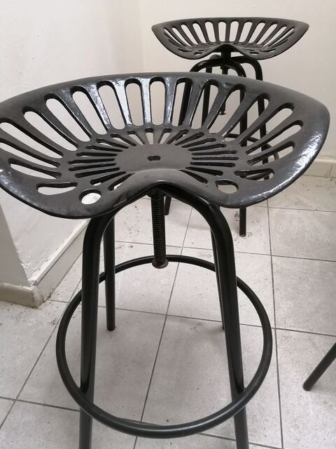 tabouret sige de tracteur, d'un designer autrichien 250 Cavaillon (84)