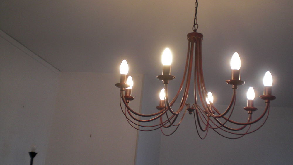 lustre &agrave; 8 ampoules Electroménager