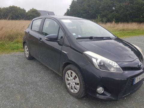 Toyota yaris 100h Dynamic