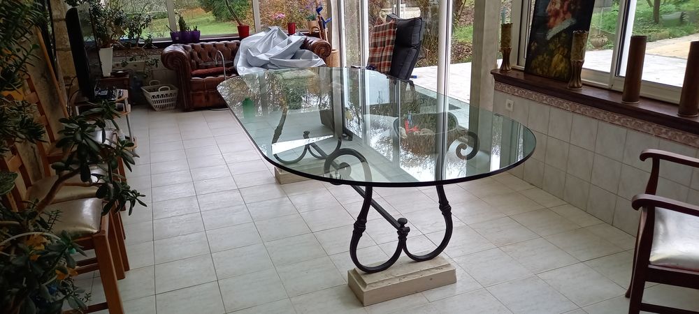 Table &agrave; manger en verre mod&egrave;le unique Meubles