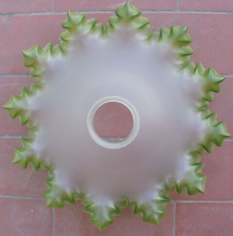 plafonnier corolle, abat jour verre blanc, rebords dentelle 12 Montauban (82)