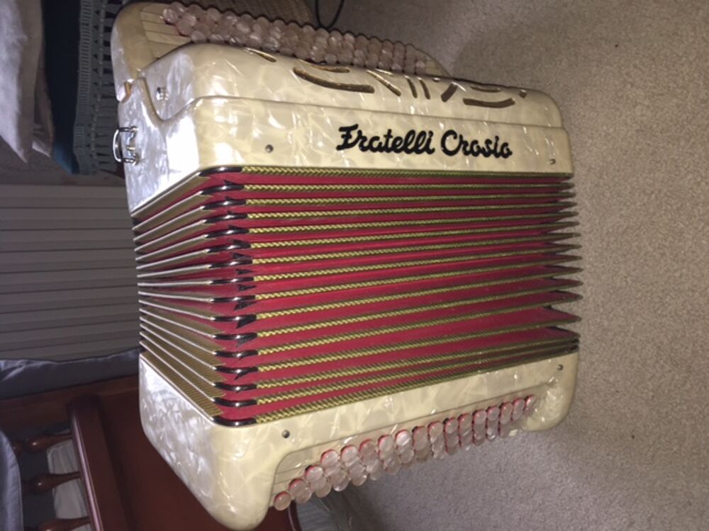 Accord&eacute;on basse chromatique Instruments de musique