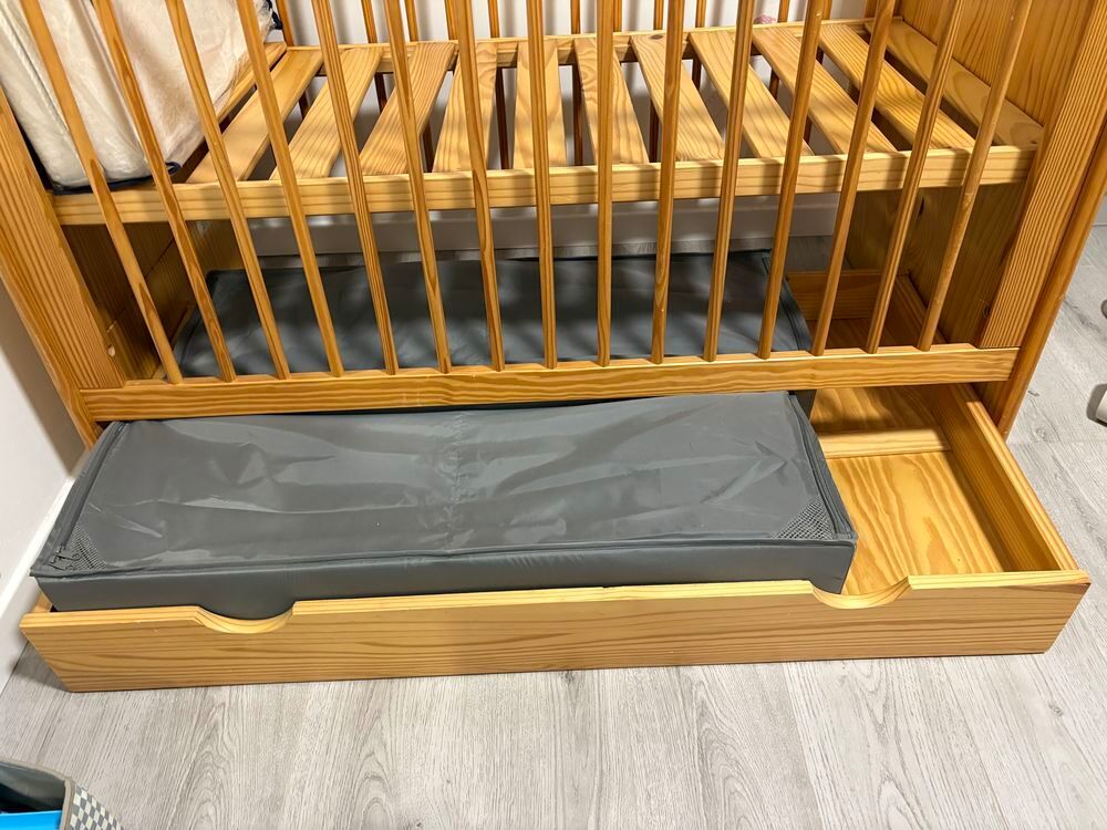 chambre b&eacute;b&eacute; compl&egrave;te bois lit table &agrave; langer Meubles