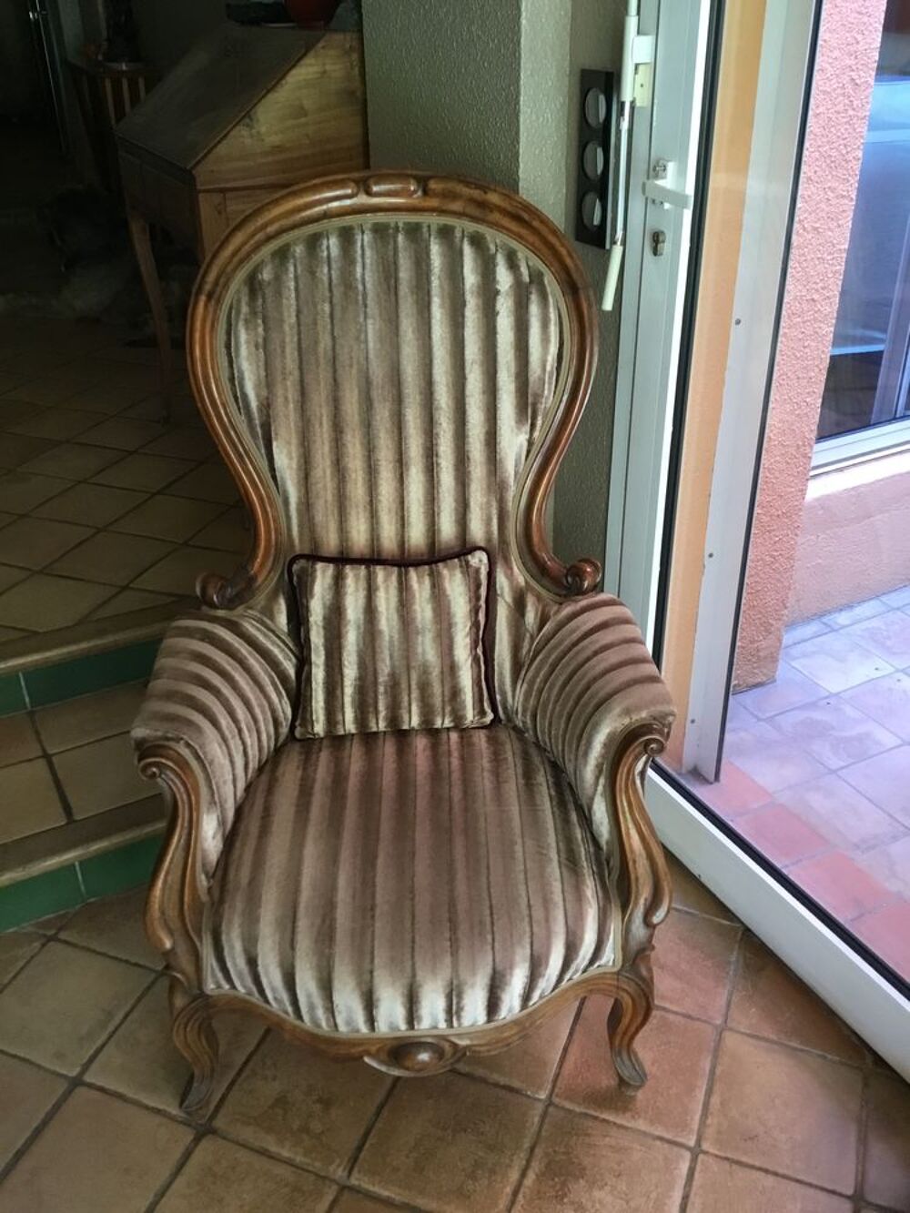 Salon compos&eacute; d un canap&eacute; et 2fauteuil assortis Meubles