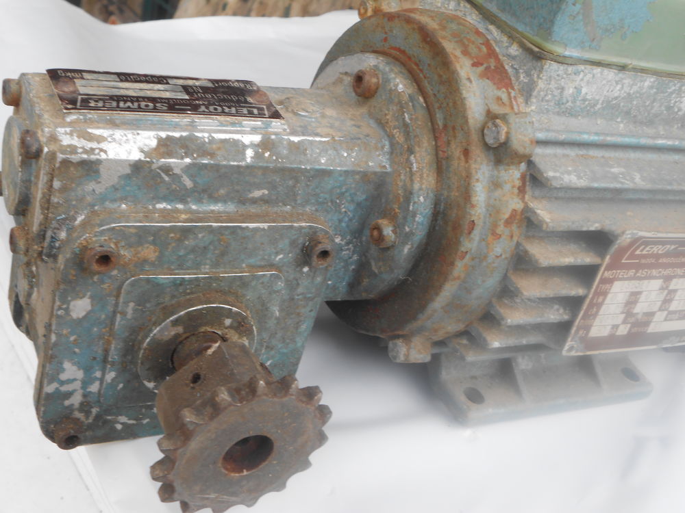 Moteur r&eacute;ducteur tri 380 Bricolage
