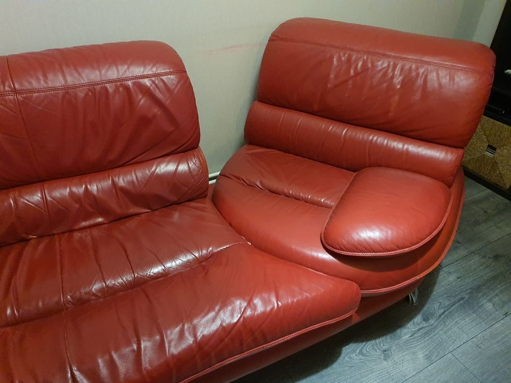 Canap&eacute; d angle cuir rouge Meubles