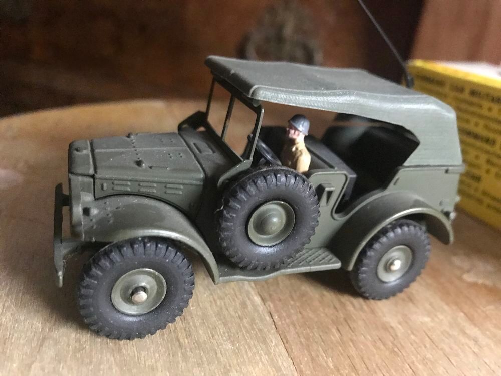 Dinky toys command car militaire 810 Jeux / jouets