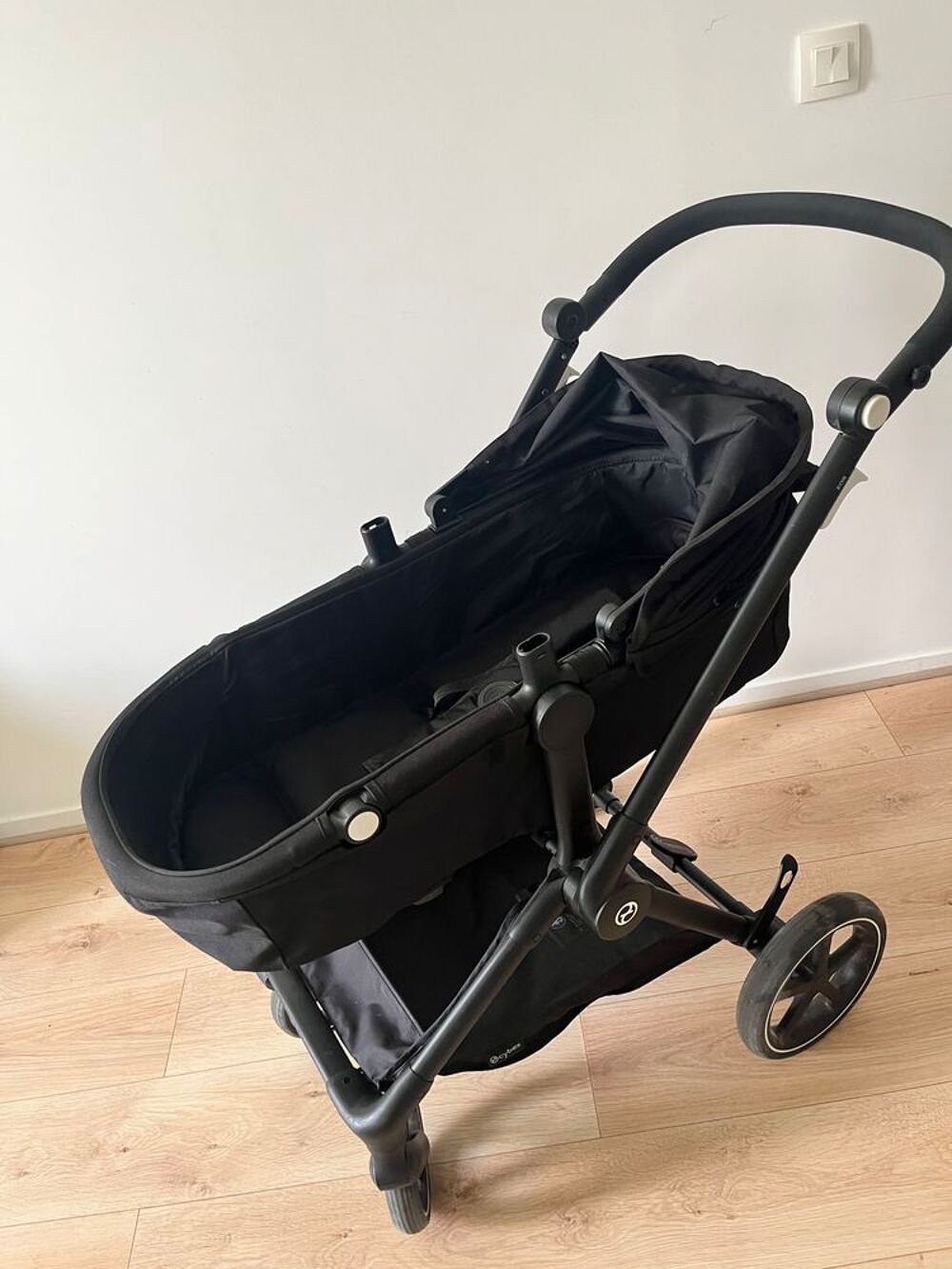 Poussette Trio Cybex Eos 2-en-1 + Cosy Cloud G i-Size €" Noir €" Bon &eacute;tat Mobilier enfants